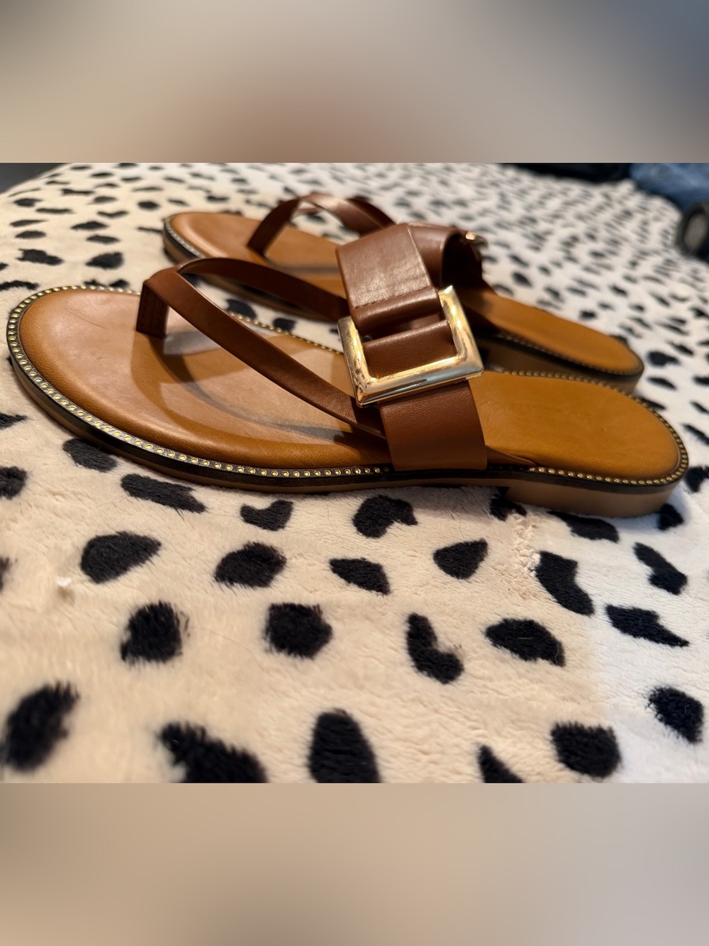Women’s Tan Faux-Leather Buckle Thong Sandals